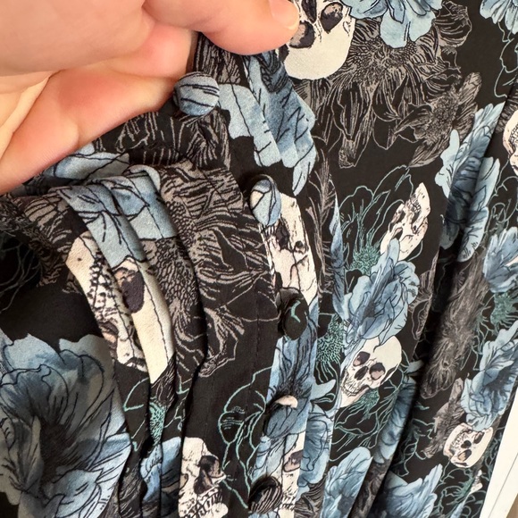 Torrid Floral Skull Blouse Size 2 - Picture 5 of 6